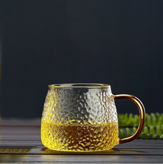 Зачем нам нужны прозрачные бокалы для вина, когда мы пьём?